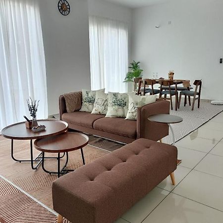Bungavilla Resthouse Sendayan Port Dickson Luaran gambar